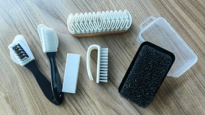 brosse et éponge pour suède